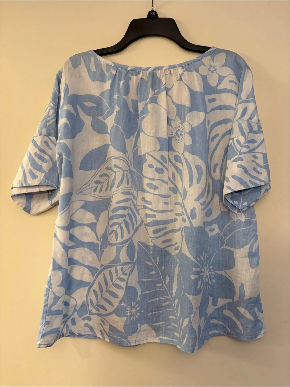 Tommy Bahama Women’s Light Blue and White Tropical Floral Linen Oversized Top, M